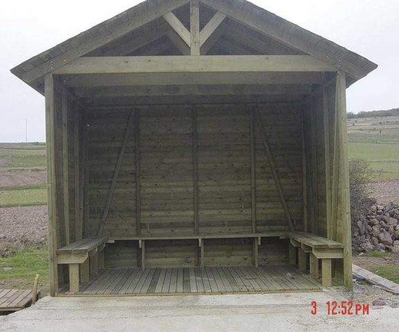 Marquesina con madera cepillada