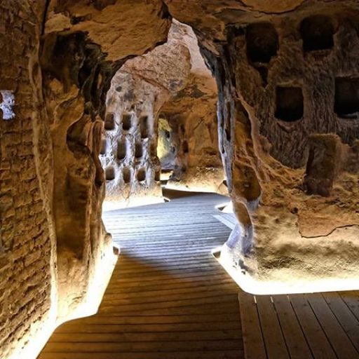 LAS CUEVAS DE LOS CIEN PILARES