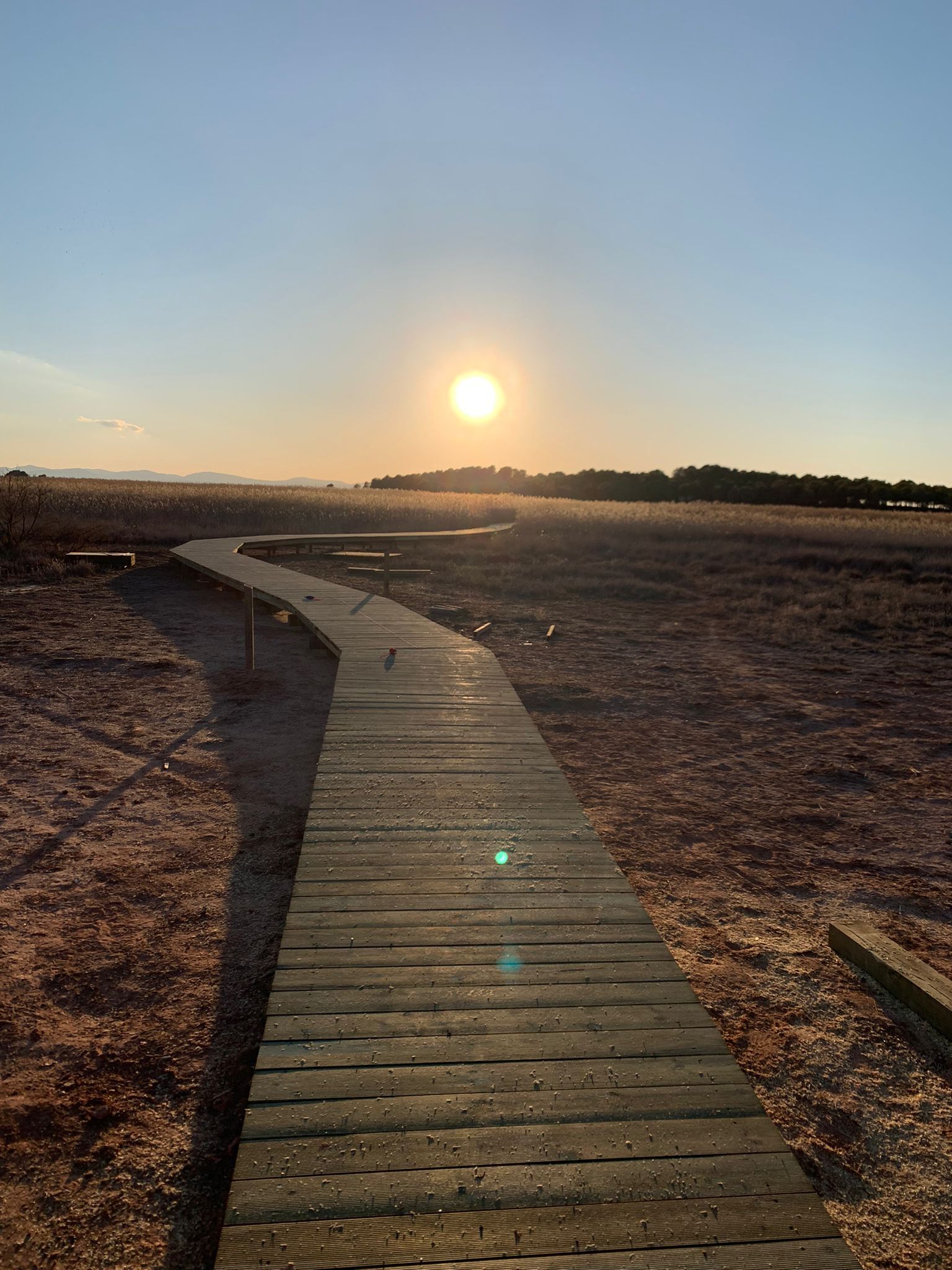 atardecer en la pasarela peatonal lagunas Villafranca de los Caballeros 5