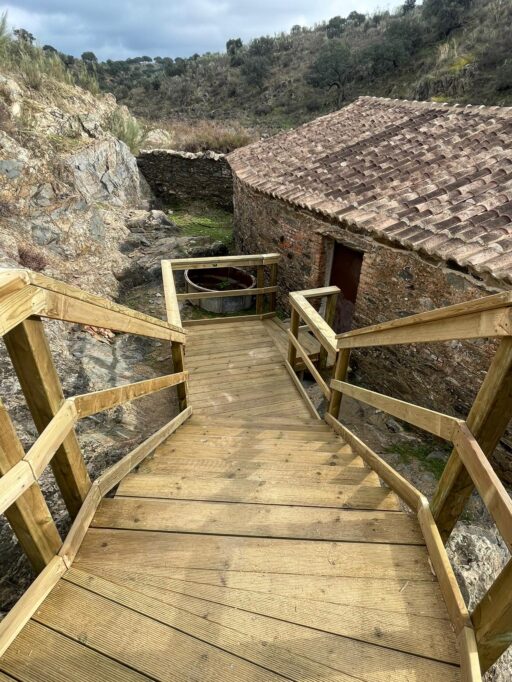 Pasarela de madera en Tamurejo, Badajoz: Un proyecto de integración natural y accesibilidad
