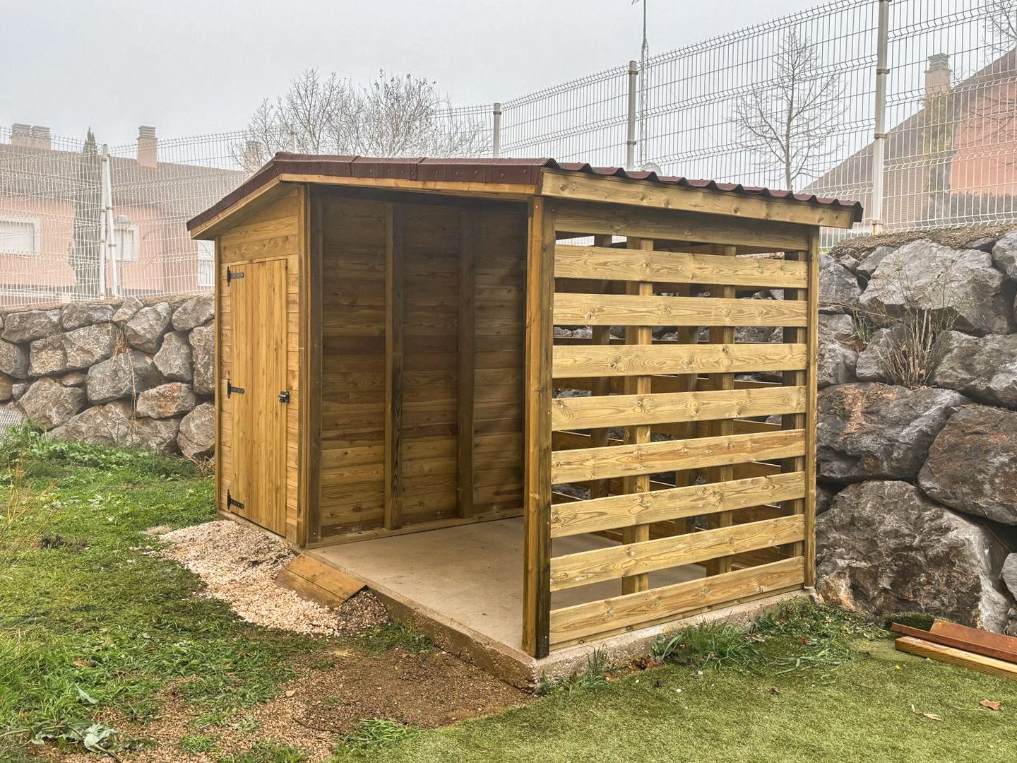Leñero de madera tratada para leña de Impregna para exterior